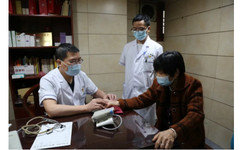 曹文新：精研數(shù)寸銀針弘仁術(shù)，擅用一雙巧手濟(jì)蒼生！
