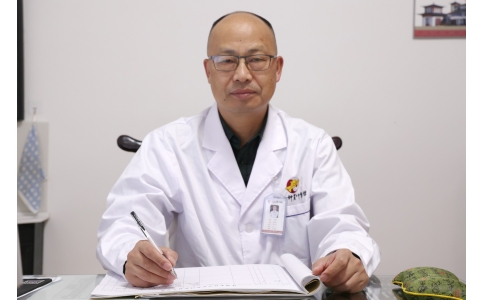 喜訊！熱烈祝賀馬志忠主任榮獲第二屆國(guó)醫(yī)大師劉志明（湘潭）中醫(yī)藥發(fā)展貢獻(xiàn)獎(jiǎng)，并入選全國(guó)基層名老中醫(yī)藥專家傳承工作室建設(shè)項(xiàng)目